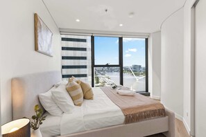 2 habitaciones, tabla de planchar con plancha, wifi y ropa de cama 