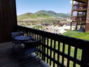 تناول الطعام بالخارج