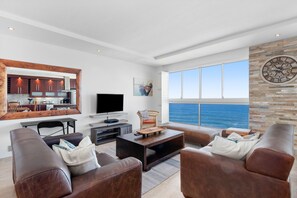 Apartment (3 Bedrooms) | Front of property