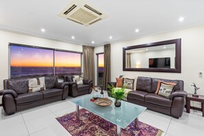 Apartment (3 Bedrooms) | Interior - Sea Spray C101 (Cape Town)