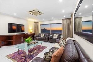 Apartment (3 Bedrooms) | Interior - Sea Spray C101 (Cape Town)