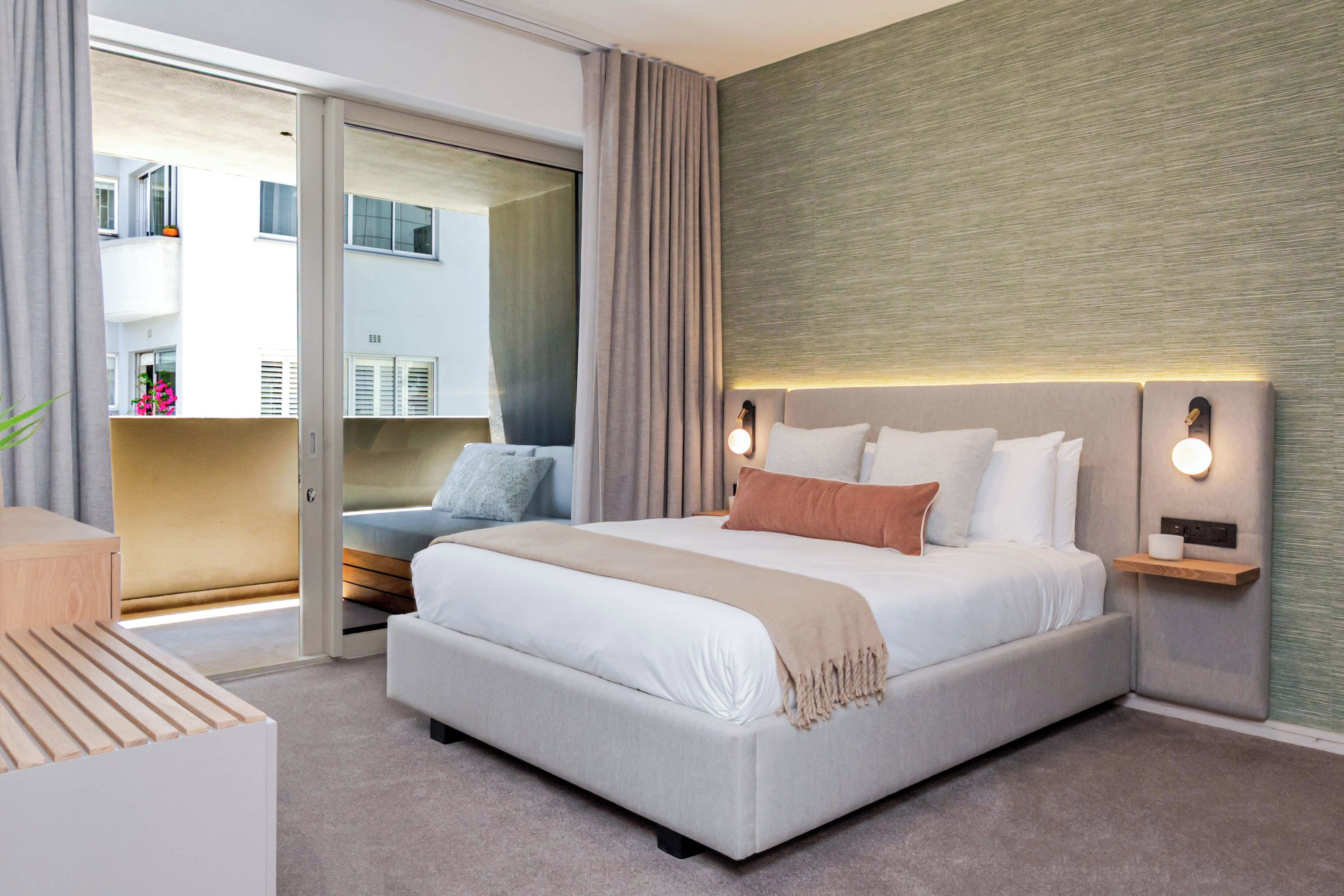 Apartamento, 1 quarto, sacada | Cofres nos quartos, ferros/tábuas de passar roupa, Wi-Fi de cortesia