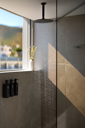 Shower, free toiletries, hair dryer, towels - Horizon Aparthotel by Totalstay (Cape Town)