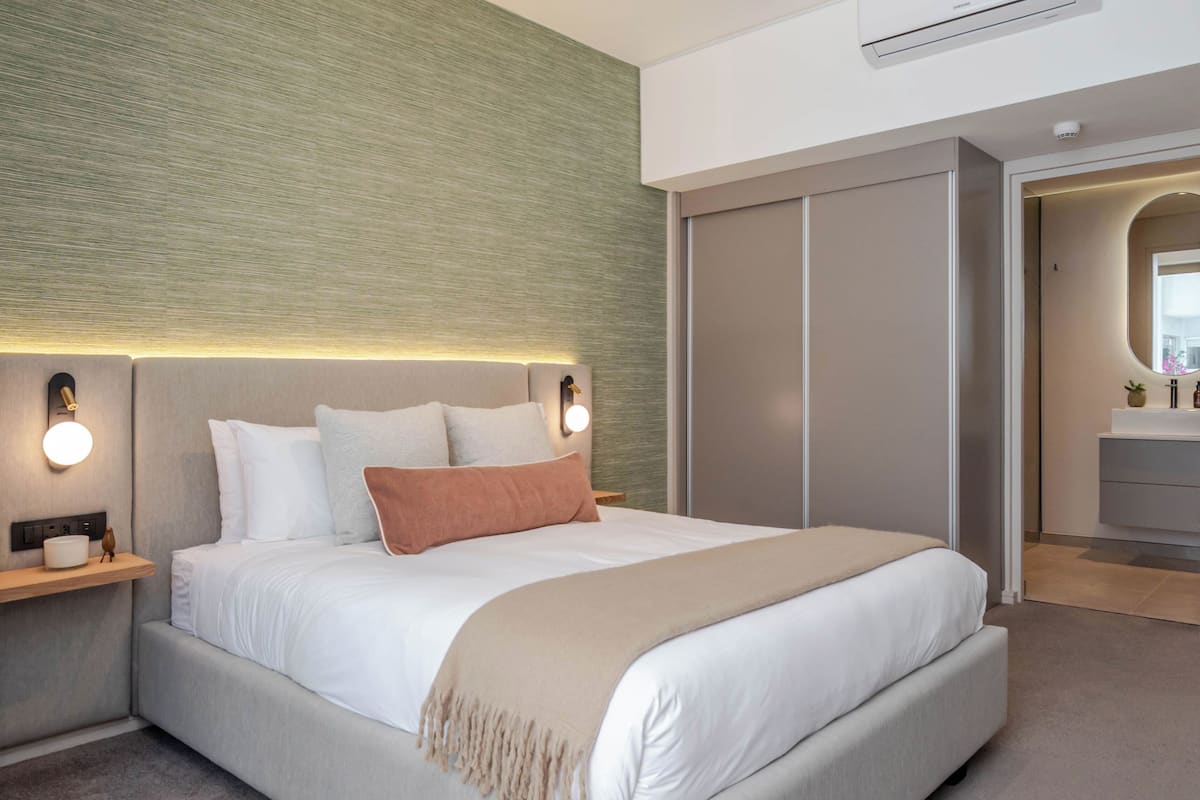 Cofres nos quartos, ferros/tábuas de passar roupa, Wi-Fi de cortesia