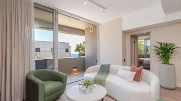 Apartamento superior, 2 quartos, sacada | Área de estar