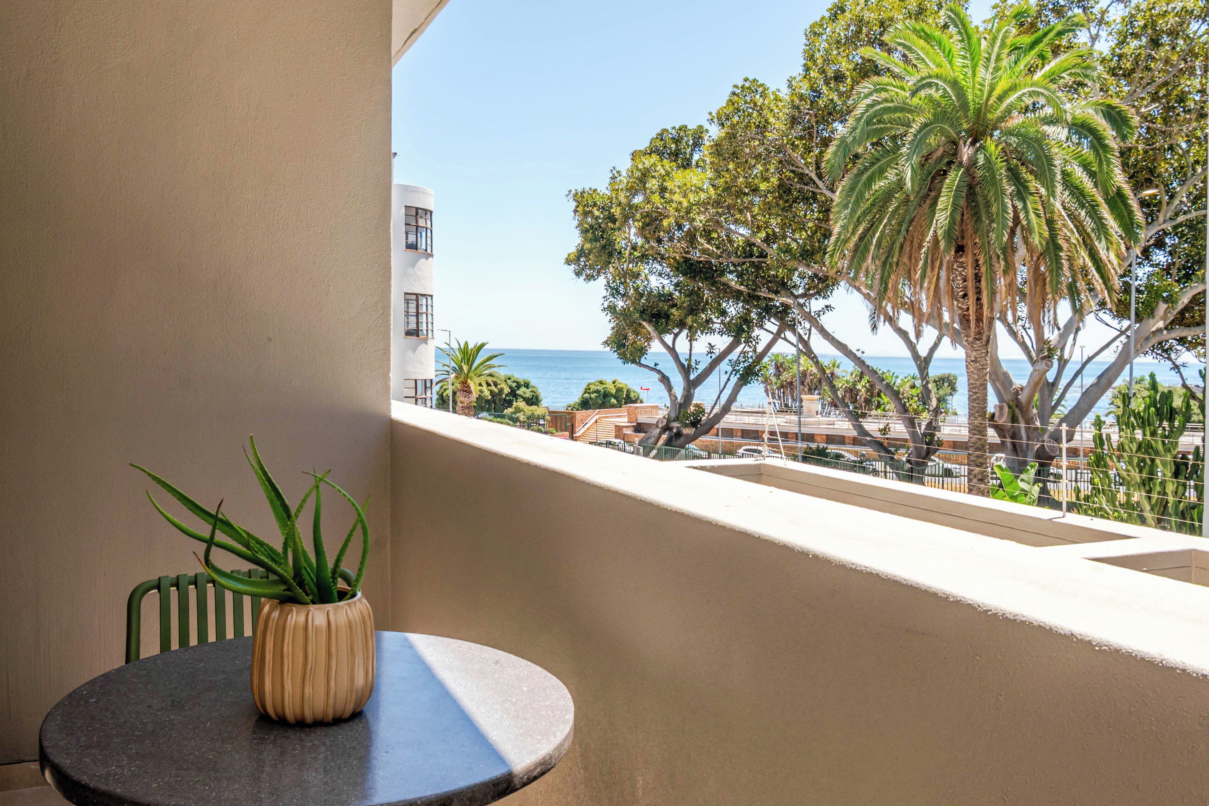 Appartement, 1 chambre, balcon | Restauration extérieure