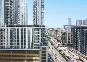 2 عدّة غرف نوم وخدمة الإنترنت