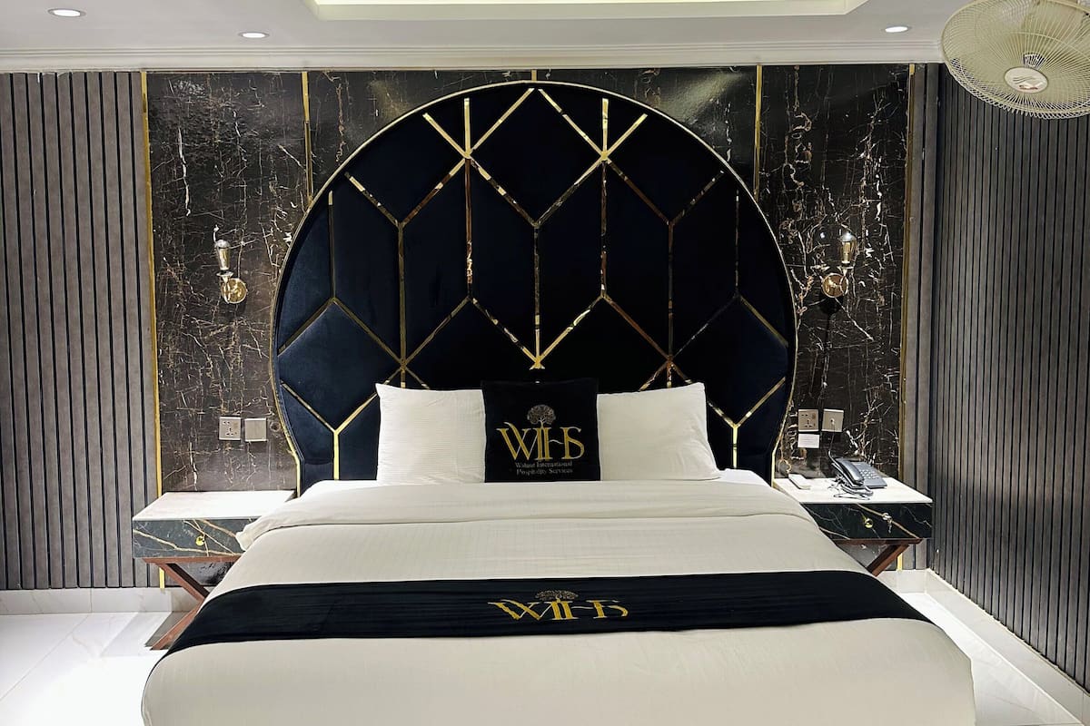 Premium bedding, down duvets, pillow-top beds, desk