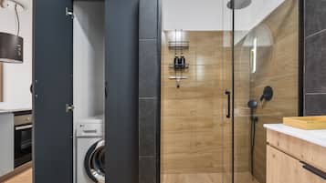Shower, hair dryer, towels