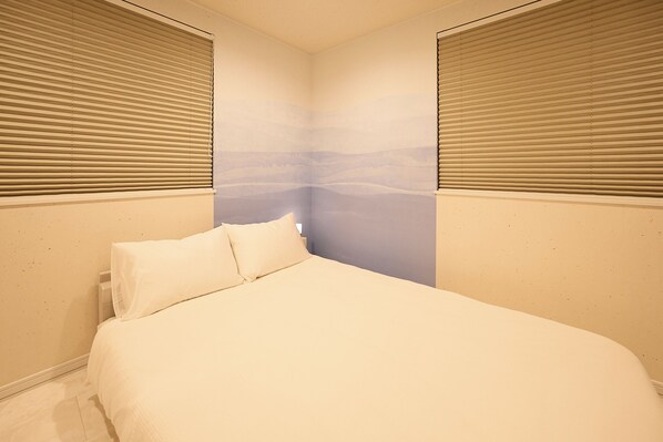 3 bedrooms, desk, iron/ironing board, travel crib