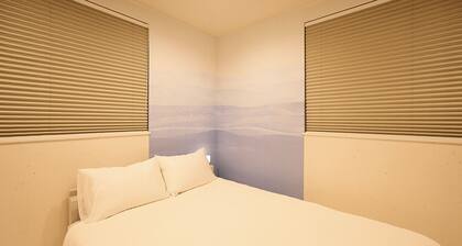 Ideal as a base for sightseeing in Tokyo / Modern Japanese-style house for rent in Tokyo surrounded by cherry blossoms and Fuji / Max. 10 people, babies and children welcome / Direct connection from Shinjuku and Shibuya: 8 min.