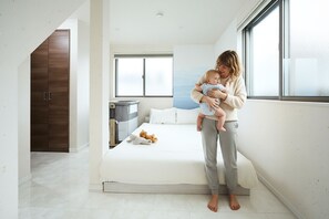 3 bedrooms, desk, iron/ironing board, travel cot