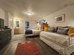 3 عدّة غرف نوم ومكتب ومكواة/لوح كي وسرير سفر