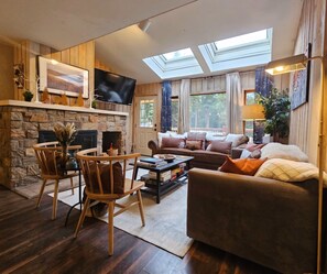 تلفزيون، مدفأة، ألعاب فيديو، كُتُب