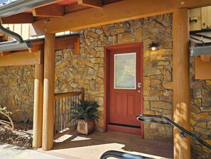 تفاصيل الفندق من الخارج