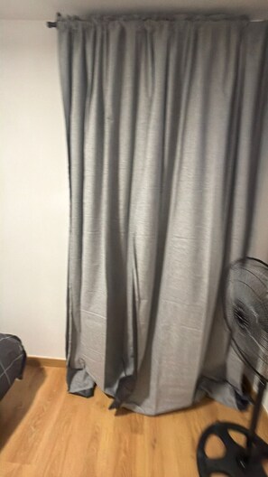 Basic Double Room, City View | Free WiFi - LatinHouse Sevilla Baner (Seville)