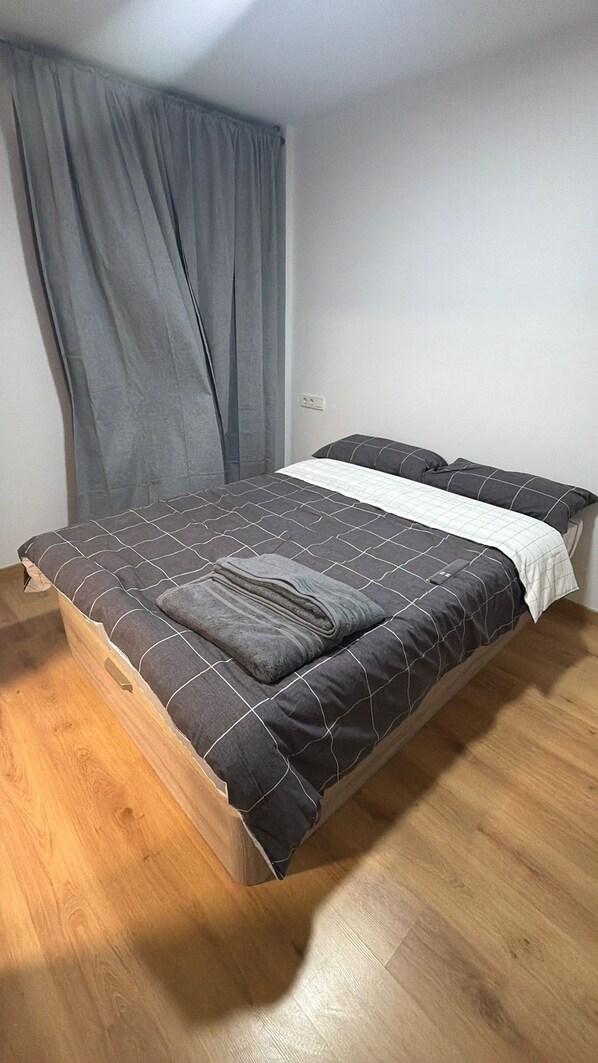 Double Room, Courtyard View | Free WiFi - LatinHouse Sevilla Baner (Seville)