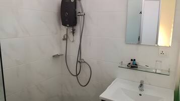 샤워 시설, 타월, 비누, 샴푸