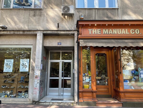 Exterior detail - Enjoy B-52 Studio 
Superior studio in the heart of Belgrade-comfort and privacy (Belgrade)