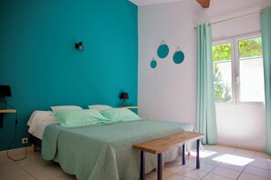 Iron/ironing board, internet, bed sheets