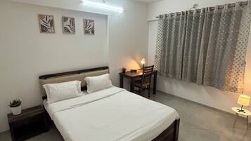 3 bedrooms, iron/ironing board, internet