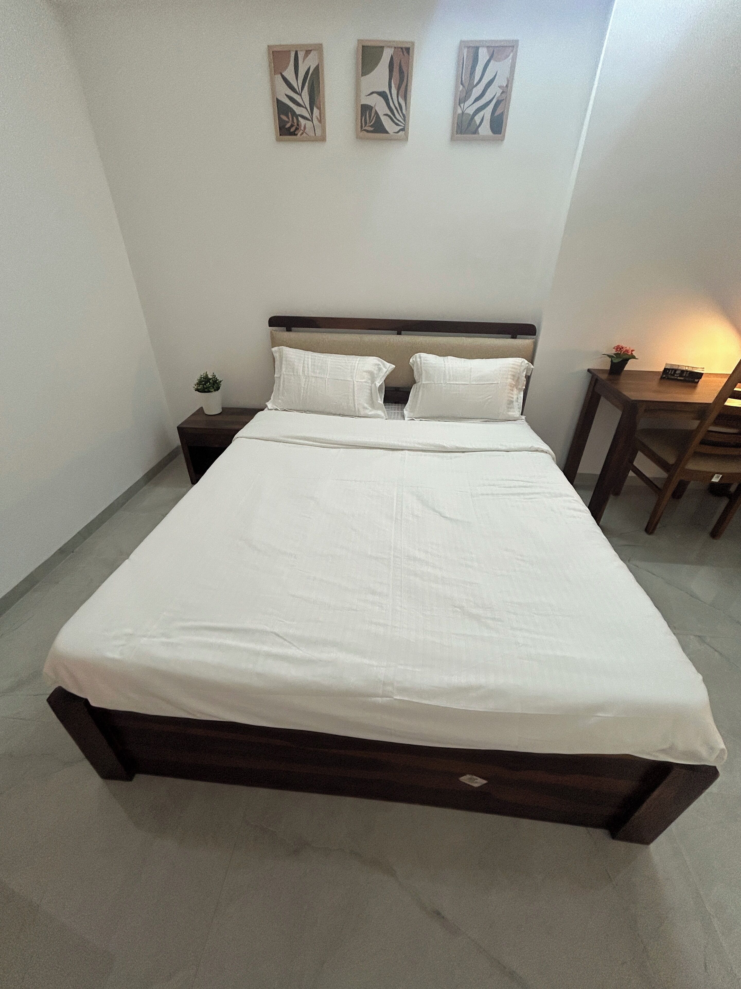 3 bedrooms, iron/ironing board, internet