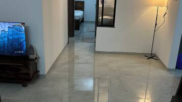 3 bedrooms, iron/ironing board, internet