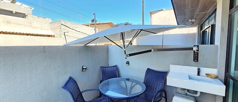 Deluxe Apartment | Outdoor dining