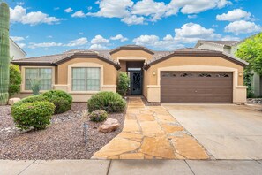 Exterior - Desert Getaway | Private Pool & Putting Green (Cave Creek)