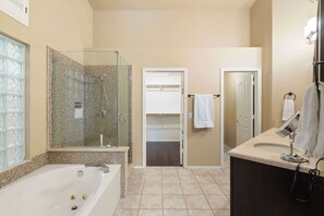 Shower, hair dryer, towels, shampoo - Desert Getaway | Private Pool & Putting Green (Cave Creek)