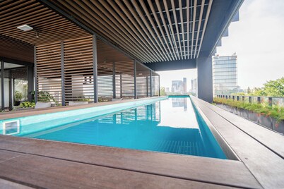 Prime Loft at Elysian w/Infinity Pool & Gym | Duna S.