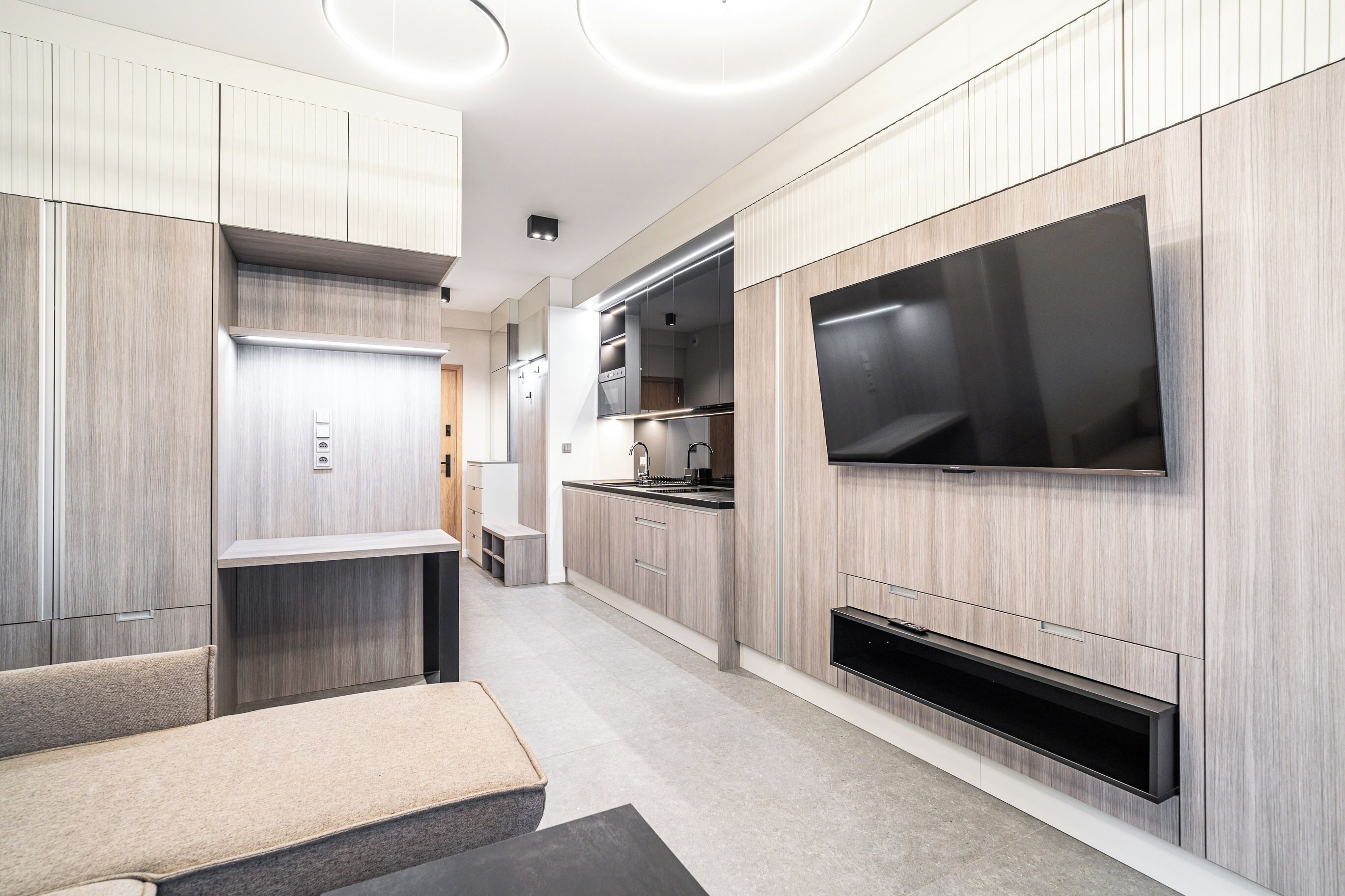 Studio phong cách cổ điển, ban công | Bộ đồ giường kháng dị ứng, bàn ủi/dụng cụ ủi quần áo 