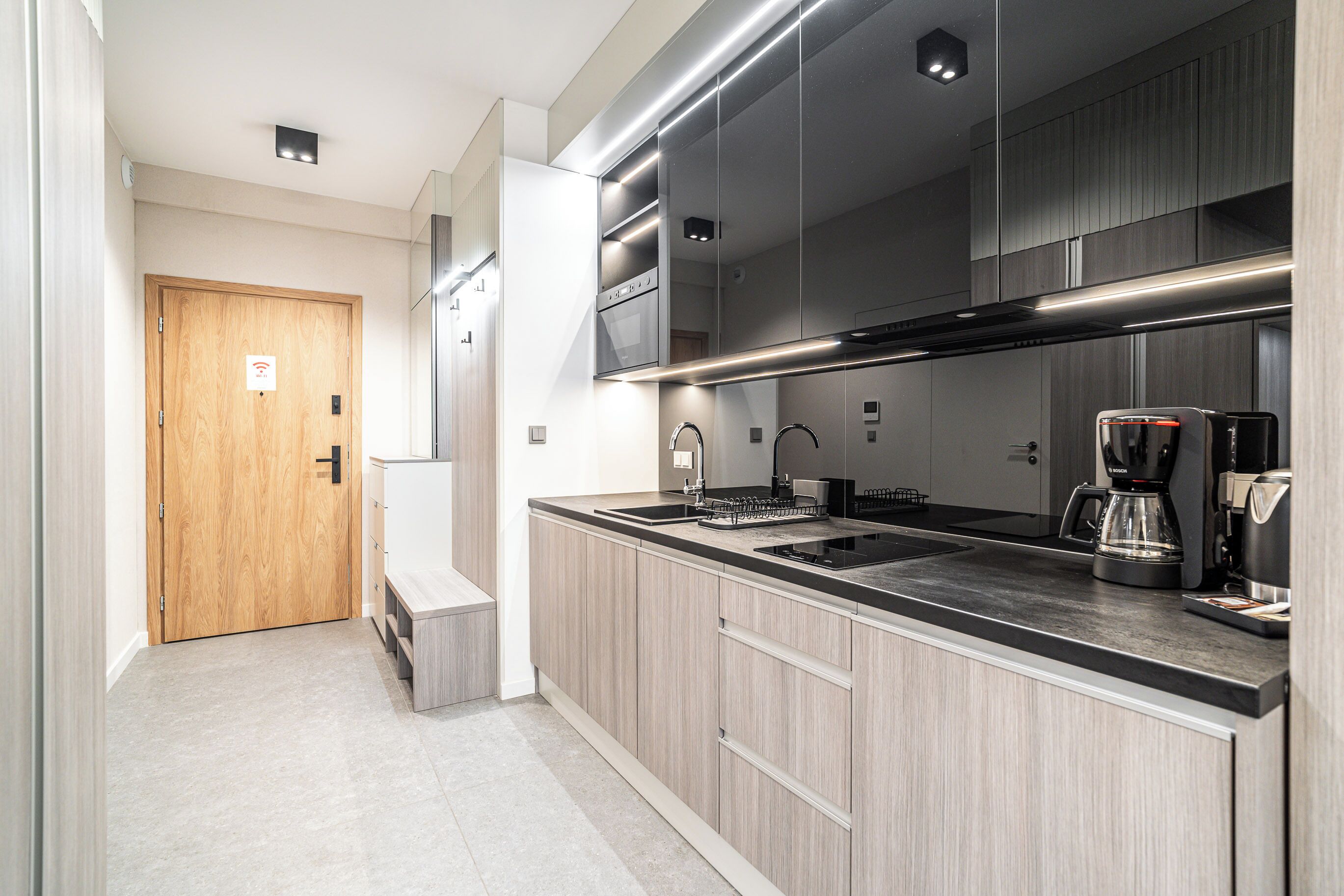 Studio phong cách cổ điển, ban công | Bếp nhỏ riêng | Dụng cụ pha cà phê/trà, ấm điện 