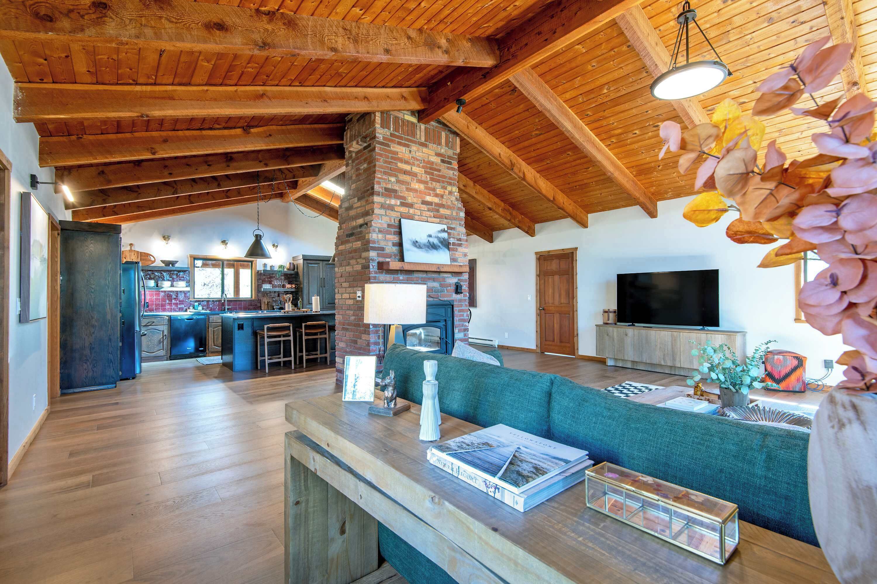 Teton Homestead: Quaking Aspen Escape + Hot Tub - Driggs, ID