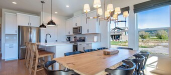Teton Homestead: Modern Home Near Parks & Skiing
