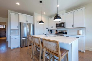 Fridge, microwave, oven, stovetop - Modern Teton Valley Home | Close to Parks & Slopes (Victor)