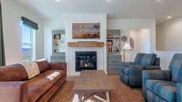 Televisión y chimenea