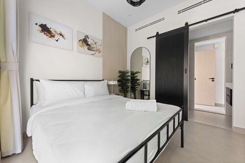 Arabian Ranches Villa Sleeps 9 Near Golf Courses