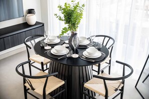 فيلا | 5 عدّة غرف نوم وخدمة الإنترنت