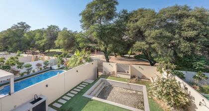 Arabian Ranches Villa Sleeps 9 Near Golf Courses