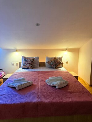 Deluxe driepersoonskamer | Gratis wifi, beddengoed