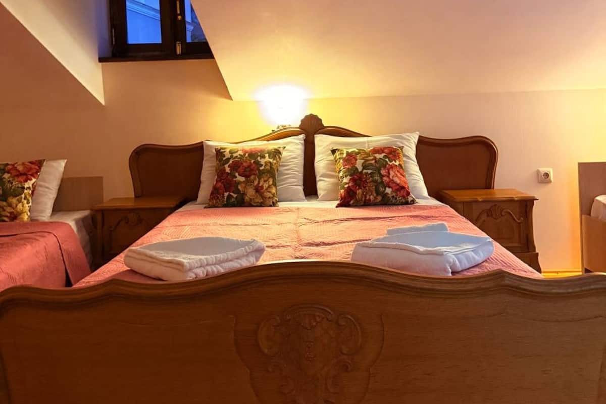 Chambre Quadruple Familiale | Wi-Fi gratuit, draps fournis