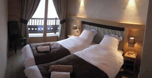 Unclassified image, 5 of 18, button