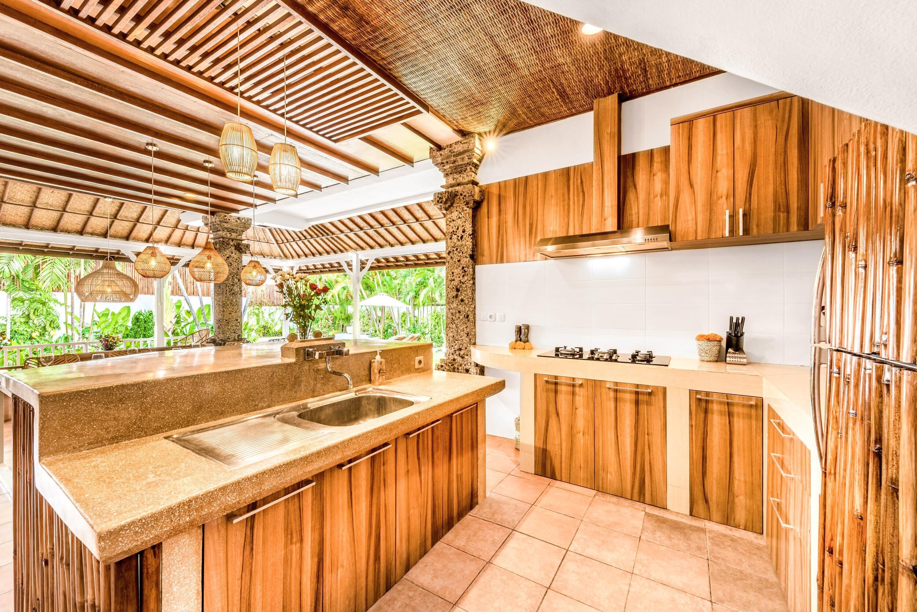 冷蔵庫、電子レンジ、コンロ、コーヒー / ティーメーカー