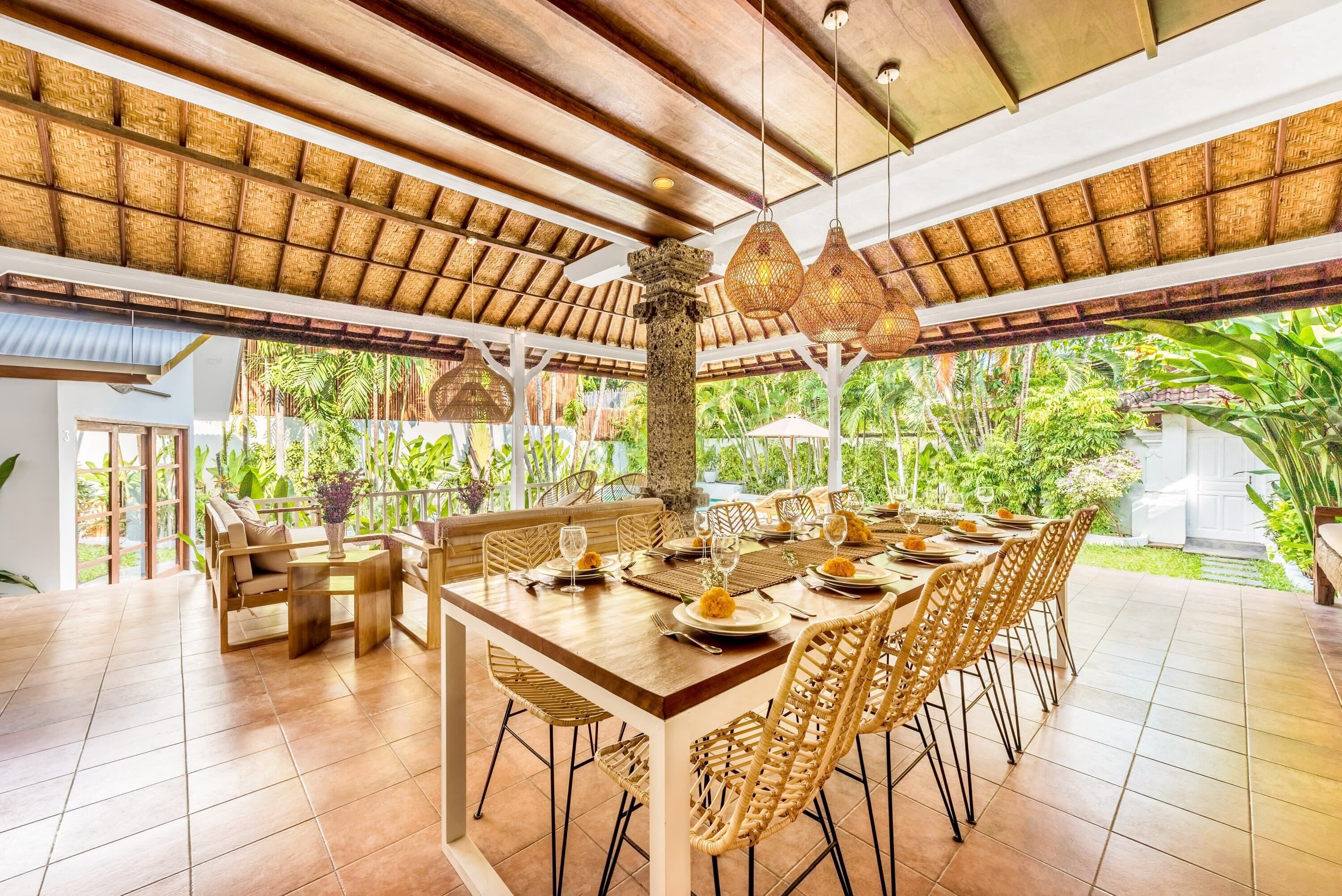 屋外ダイニン グエリア