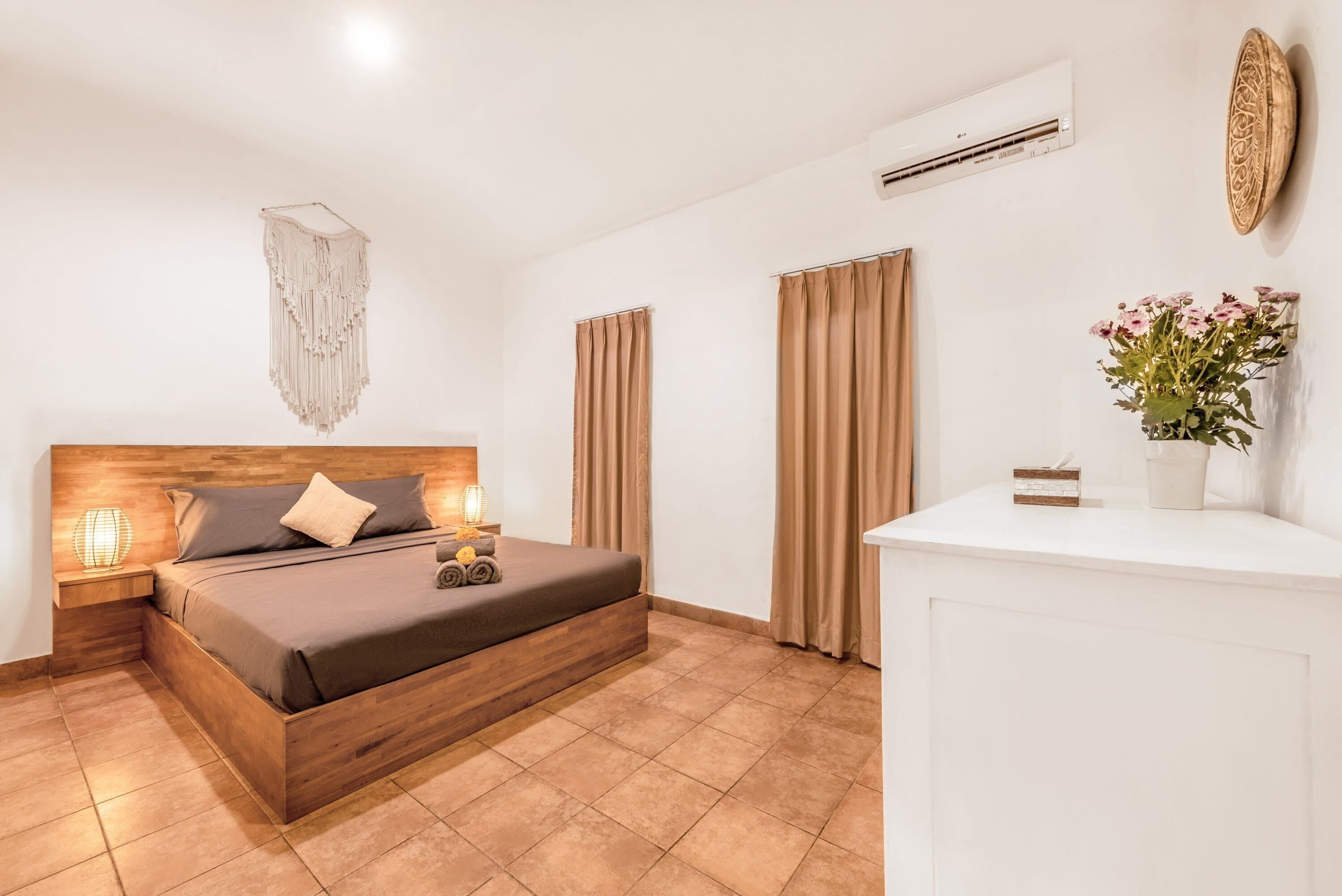 6 bedrooms, iron/ironing board, WiFi, bed sheets