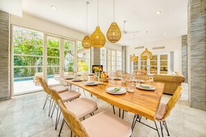 Dining - Villa Milano - 6BDR, prime location, pool & garden (Kecamatan Kuta Utara)
