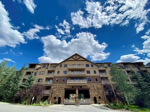 Exterior - Forget the Car! Walk to Slopes | Pool & Hot Tub (Keystone)