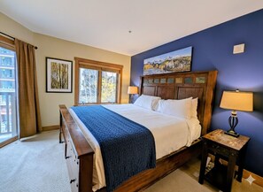 2 bedrooms, iron/ironing board, WiFi, bed sheets - Forget the Car! Walk to Slopes | Pool & Hot Tub (Keystone)