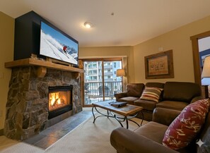 TV, fireplace, foosball - Forget the Car! Walk to Slopes | Pool & Hot Tub (Keystone)